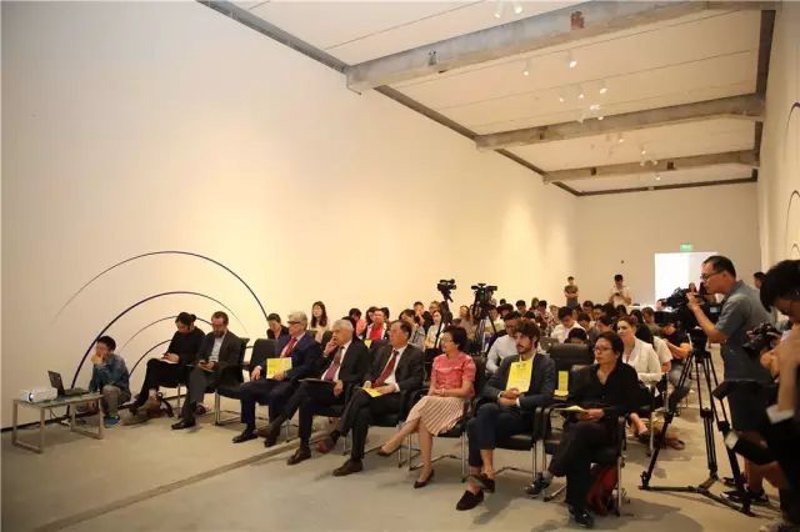 文化之桥：艺术与交流的碰撞